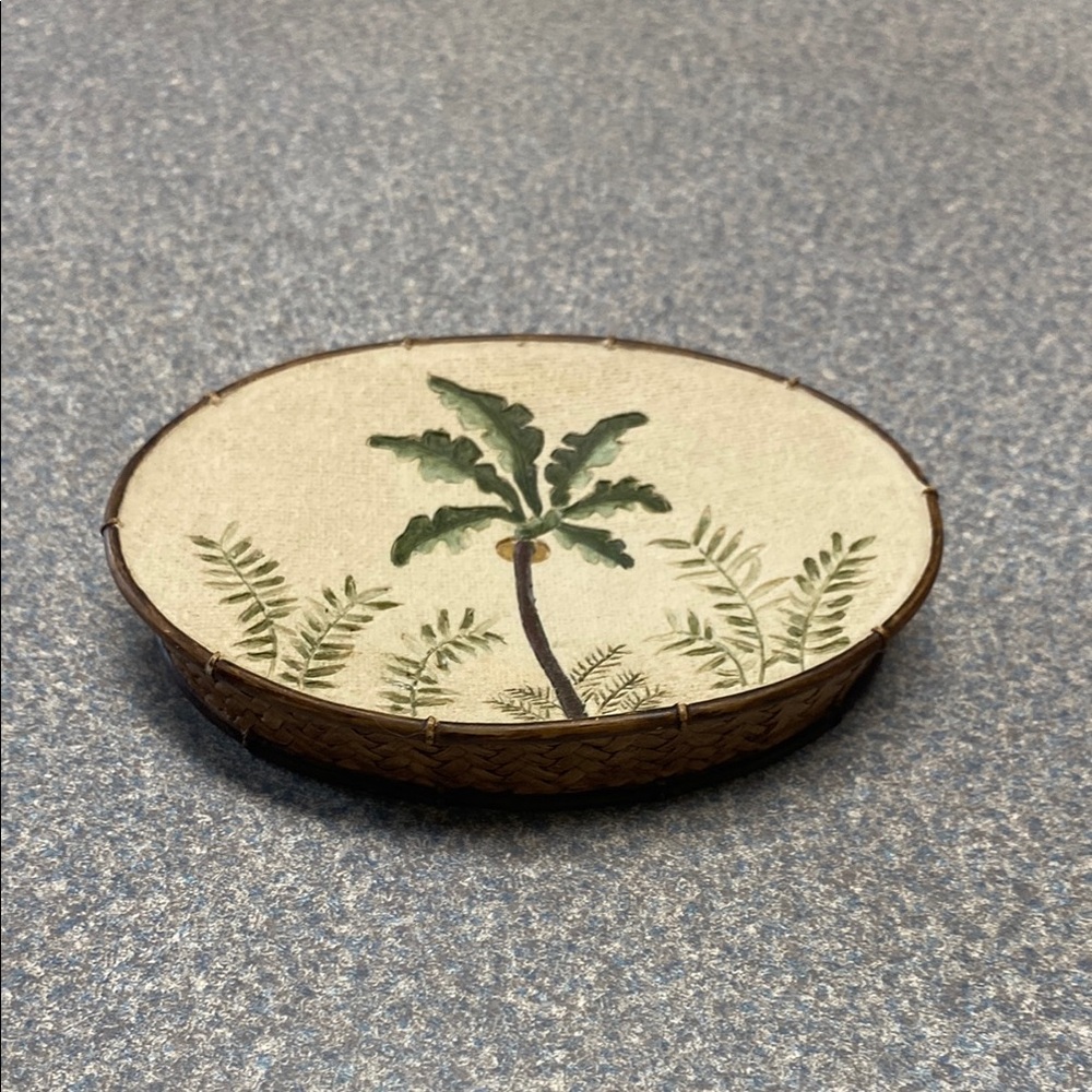 Palm Design Woven Look Bath Soap Dish Accessory
